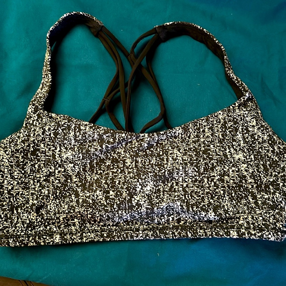 Lululemon~Free To Be~Zen Bra size 6